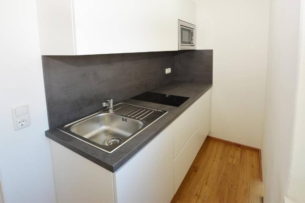 Alpenblick - Modernes Apartment In Ruhelage フィラハ エクステリア 写真