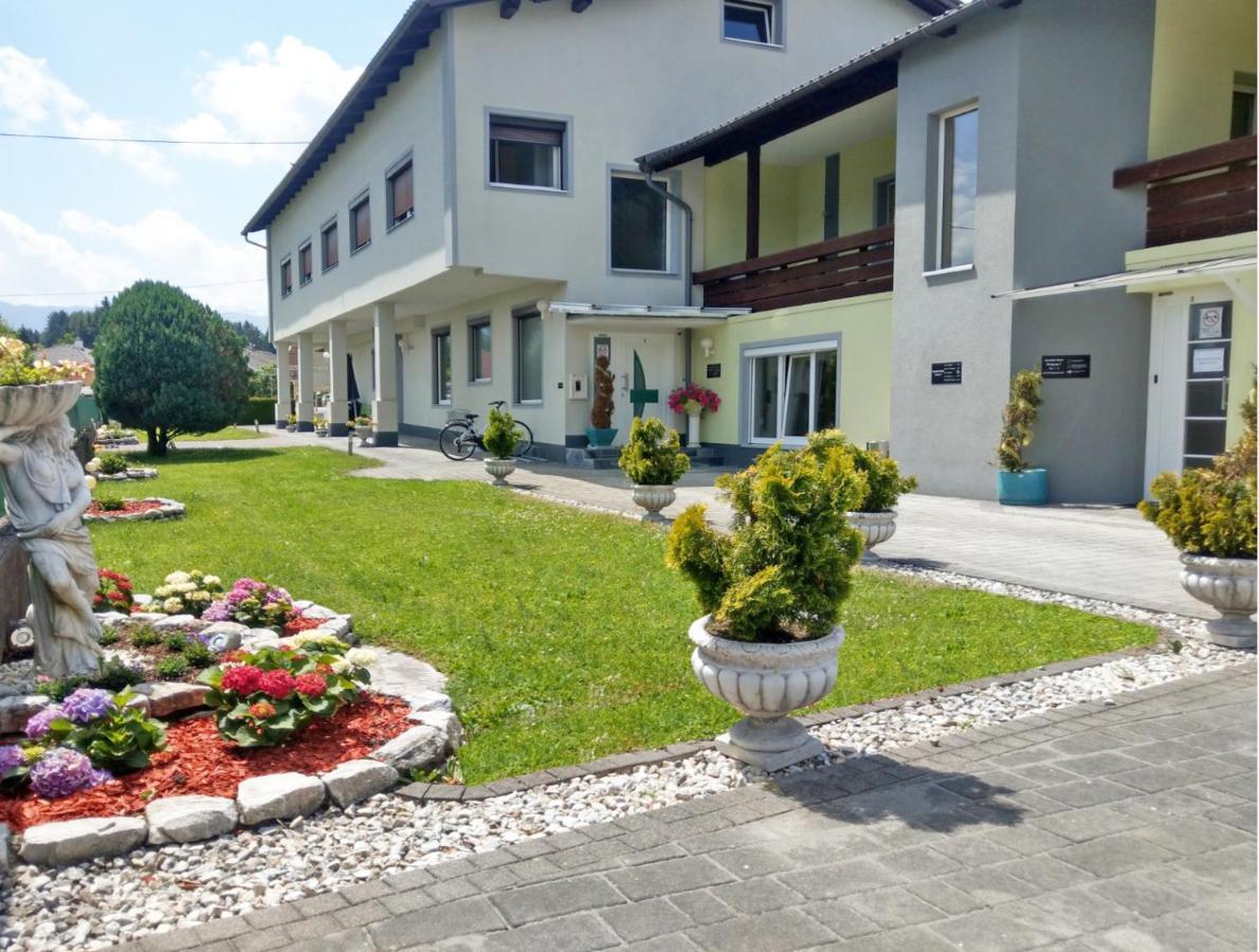 Alpenblick - Modernes Apartment In Ruhelage フィラハ エクステリア 写真
